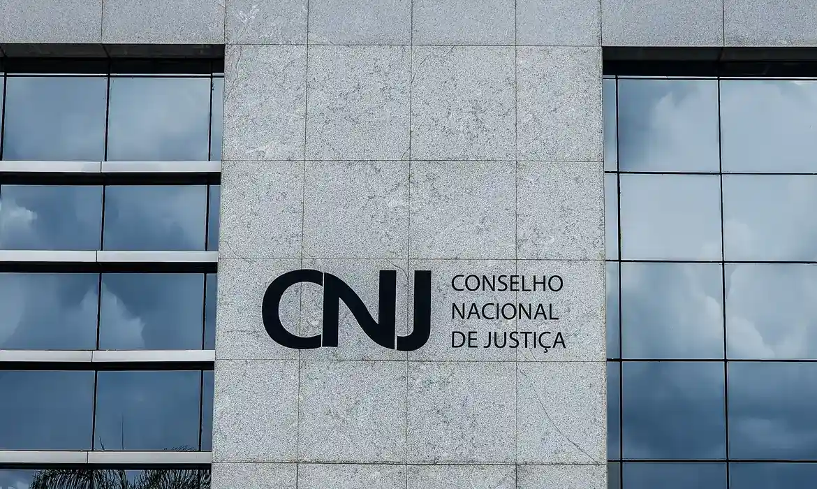 Imagem de CNJ aposenta juiz federal acusado de assédio sexual
