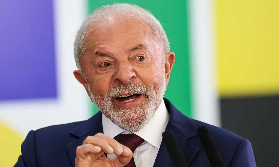 Imagem de Lula defende mandato fixo para ministros do STF e critica permanência longa na Corte